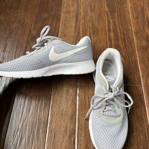 Nike Tanjun Shoes